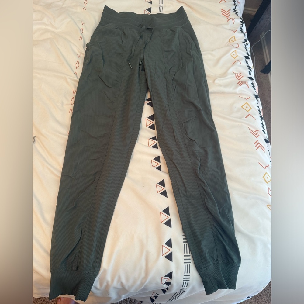 Lululemon joggers size 4